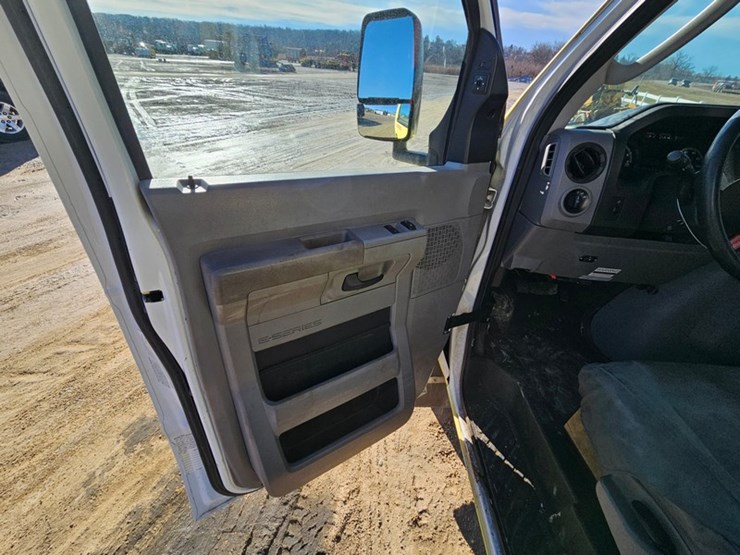 2019-ford-e450-image-16
