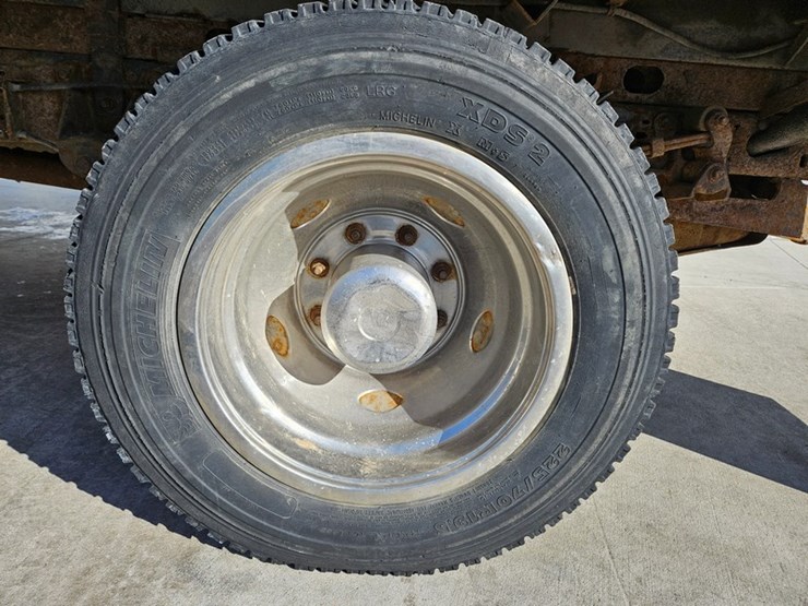 2001-ford-f450-image-17