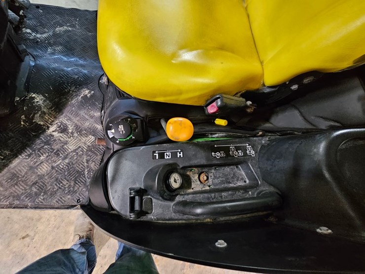 2018-john-deere-1025r-image-19