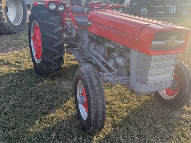 massey-ferguson-135-image-3