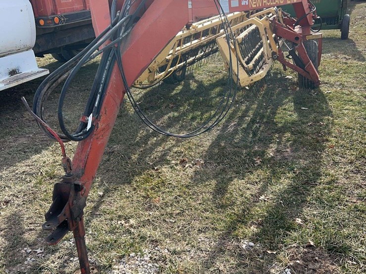 new-holland-216-image-1