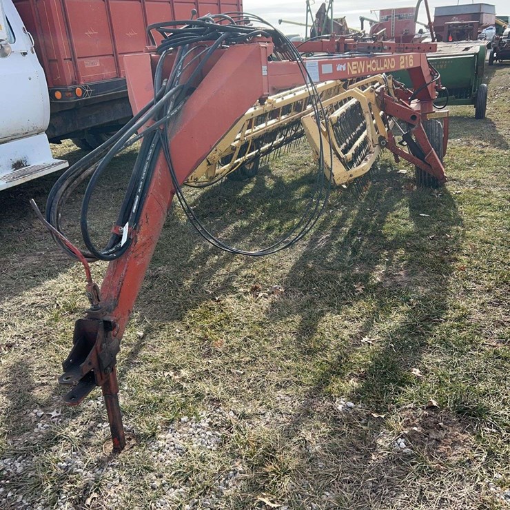 NEW HOLLAND 216