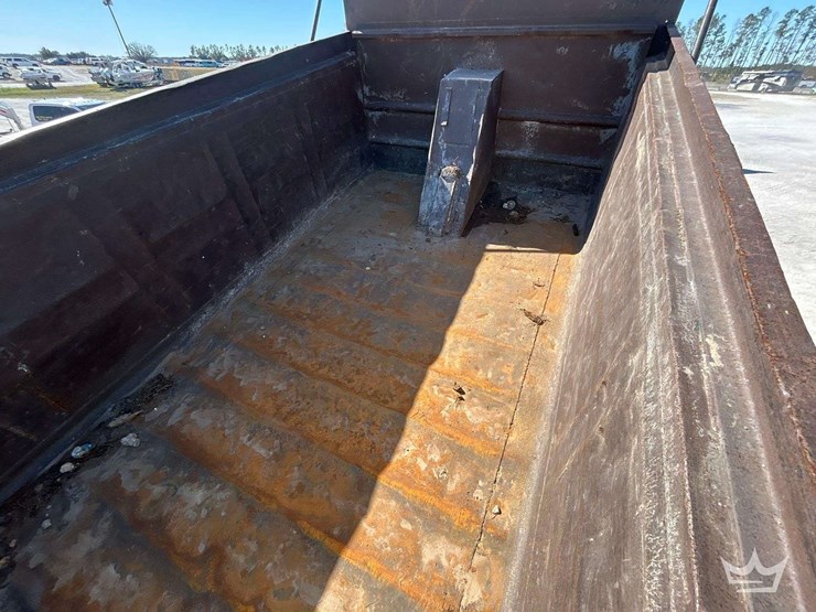 2000-freightliner-fl112-image-13