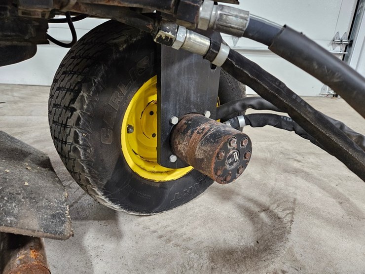 2013-john-deere-7400-image-12