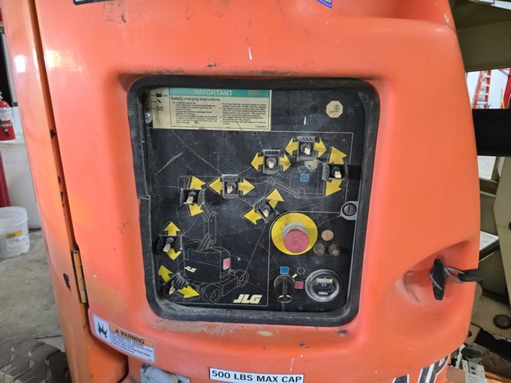 2005-jlg-e300ajp-image-16