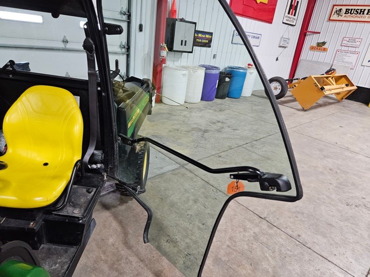 2011-john-deere-gator-image-24