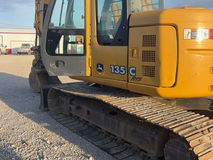 2005-john-deere-135-image-37