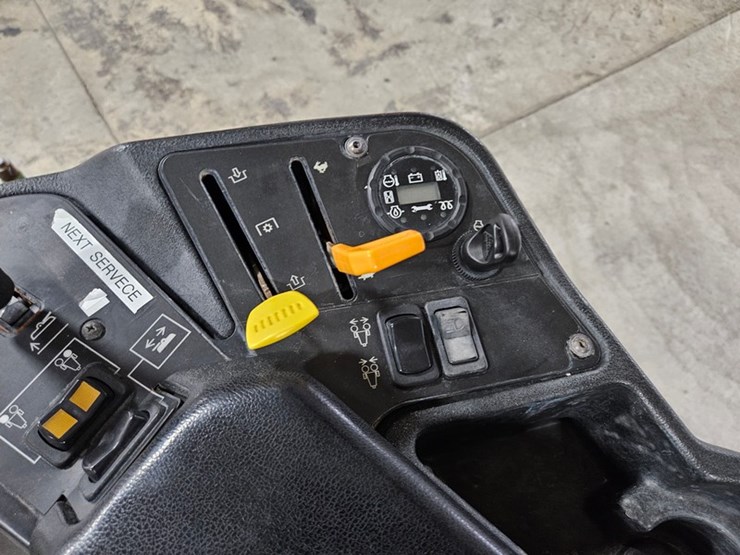 john-deere-7400-image-21