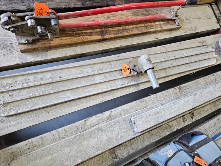 #197-•-48"-vibrator-bull-float-image-1