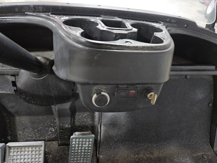 #129-•-2015-yamaha-ydrax5f-golf-cart-image-17