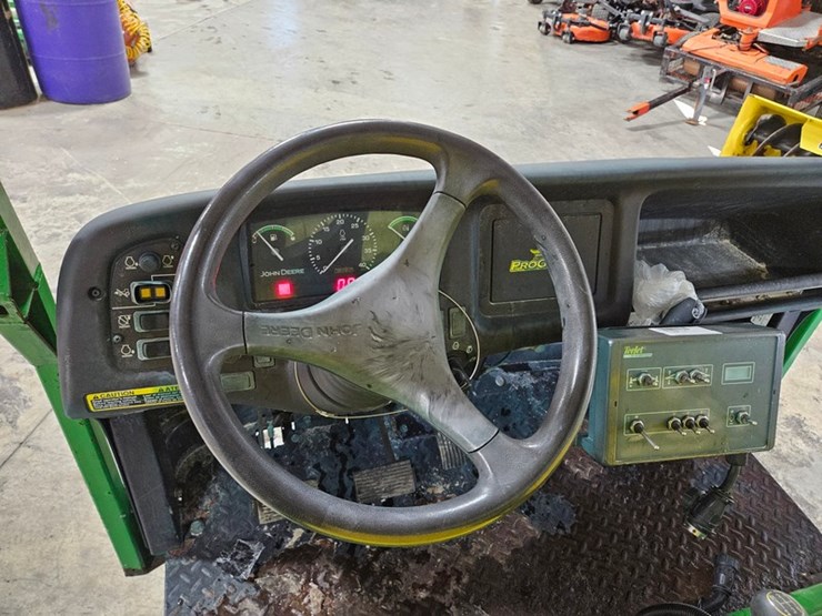 john-deere-gator-image-15