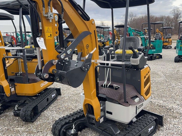 2025-cfg-mini-excavator-x720r-image-1