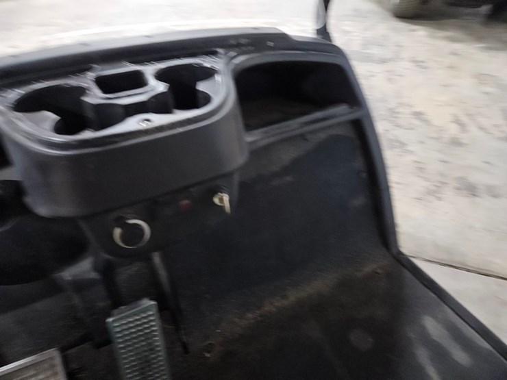 #129-•-2015-yamaha-ydrax5f-golf-cart-image-39