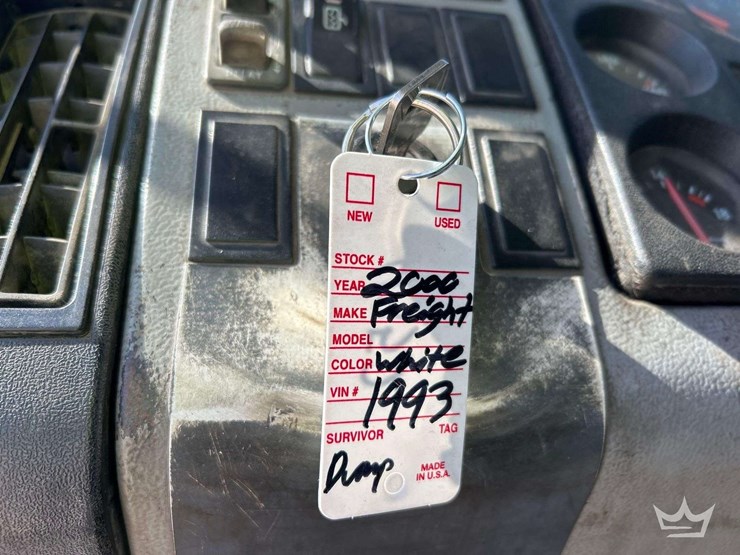 2000-freightliner-fl112-image-27