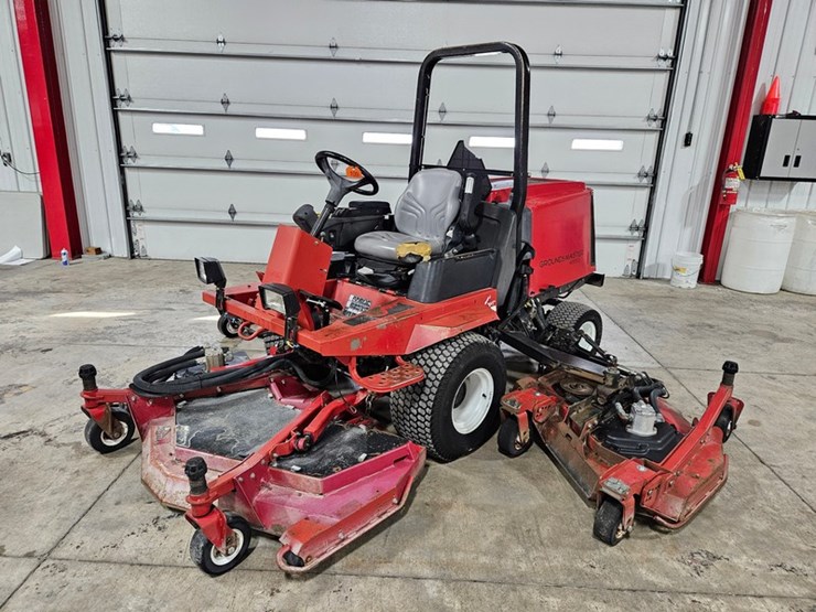 2011-toro-groundsmaster-4000d-image-1