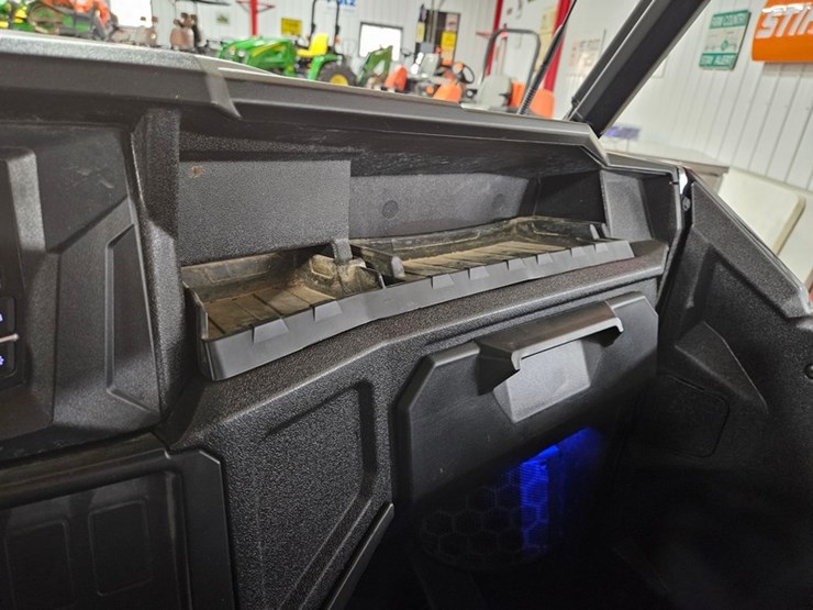 2020-general-polaris-image-30