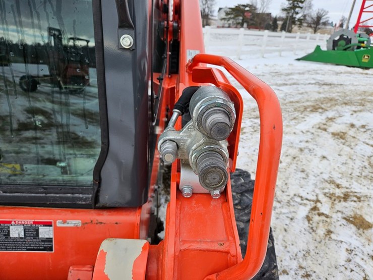 kubota-ssv75-image-10