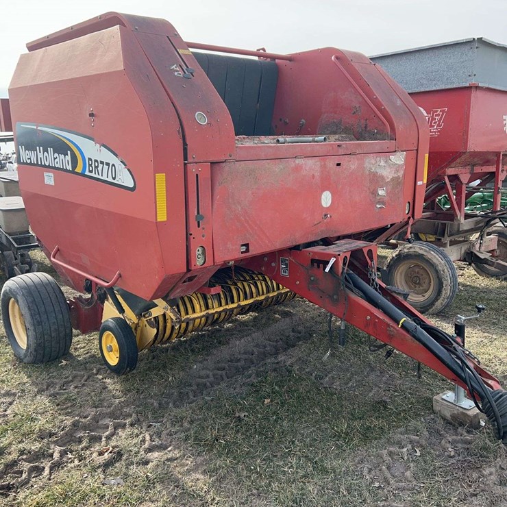 NEW HOLLAND BR770A