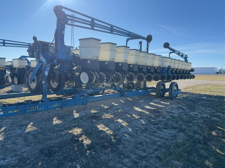 2004-kinze-3650-image-18