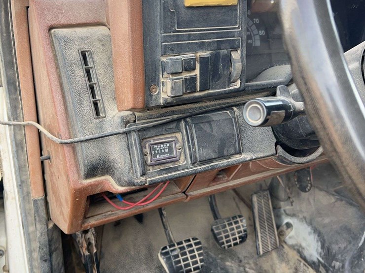 1990-caterpillar-3116-image-10