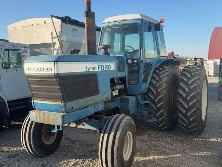 1982-ford-tractor-image-2