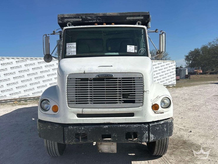 2000-freightliner-fl112-image-24