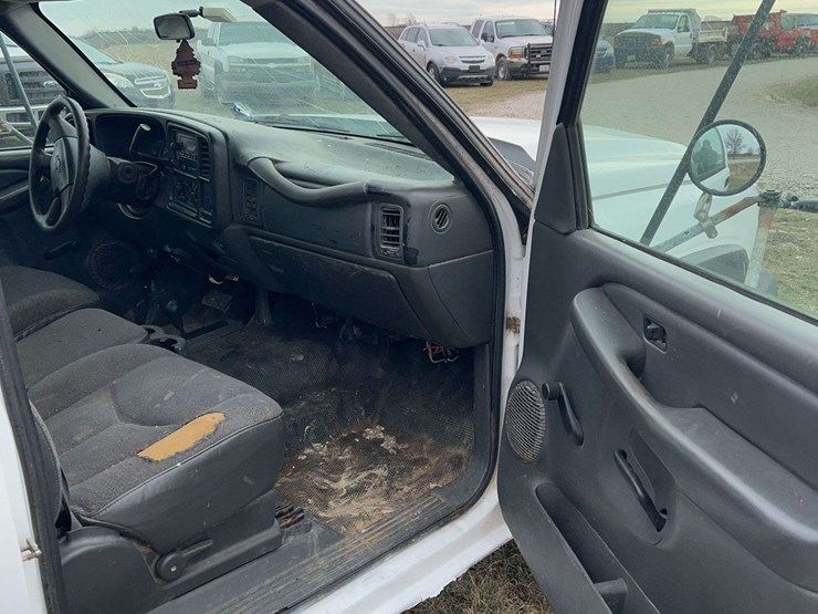 2005-chevrolet-3500-image-12