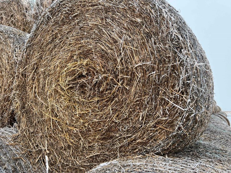 2025-john-deere-561m-image-13