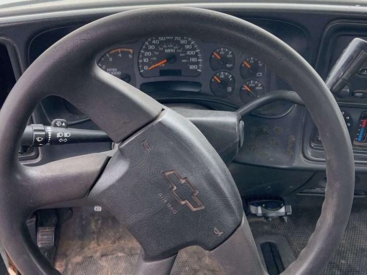 2005-chevrolet-3500-image-16