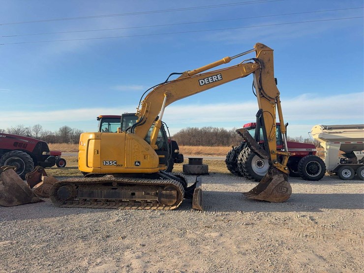 2005-john-deere-135-image-1