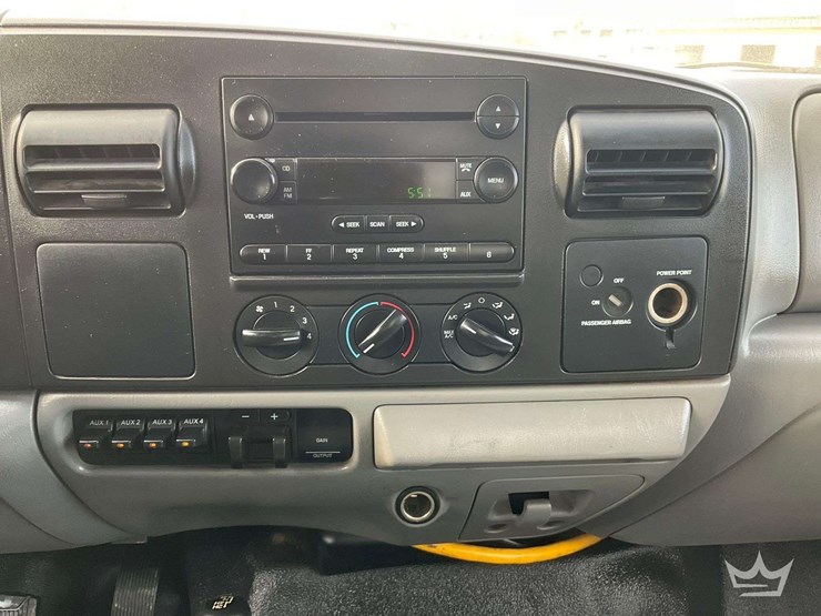 2006-ford-f550-image-17