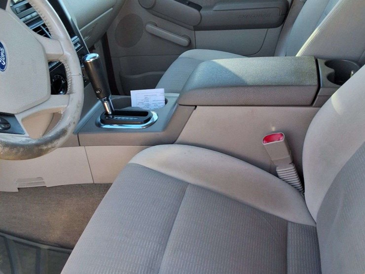 2006-ford-explorer-image-12
