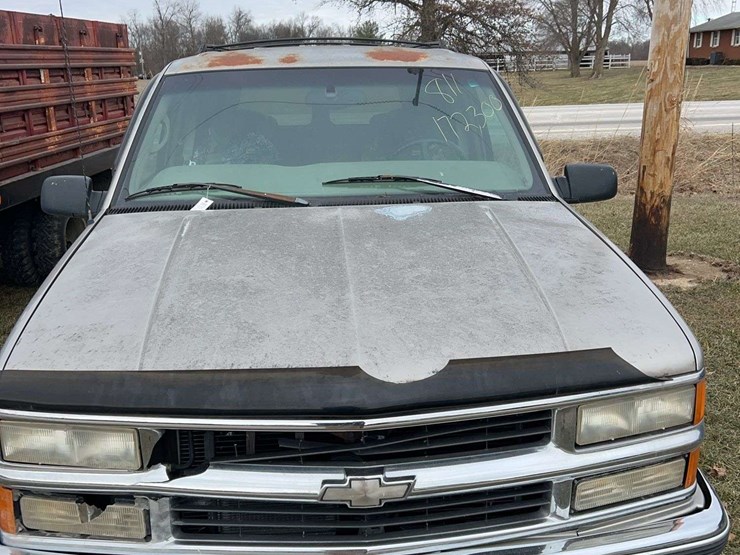 1999-chevrolet-tahoe-image-2