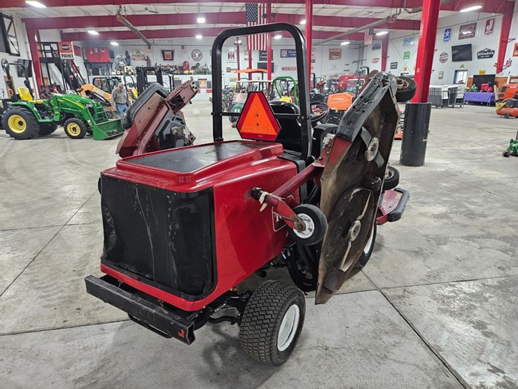 #110-•-2011-toro-groundsmaster-wide-area-mower-image-8