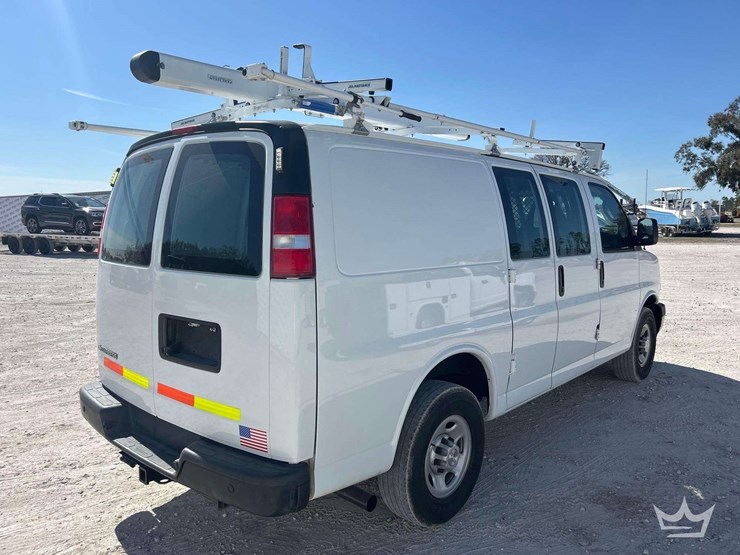 2019-chevrolet-express-2500-image-3