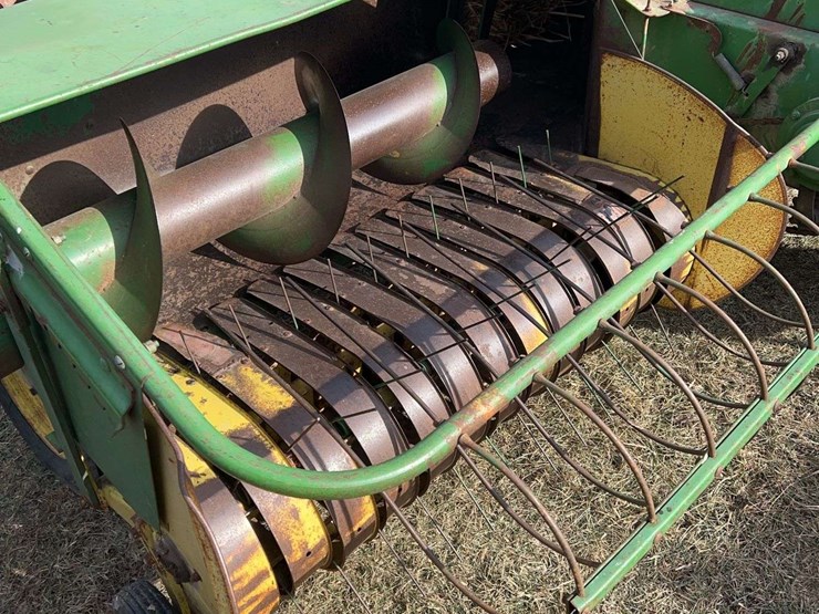 2025-john-deere-24t-image-6