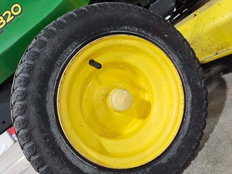 2014-john-deere-x320-image-26