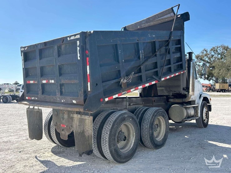 2000-freightliner-fl112-image-3