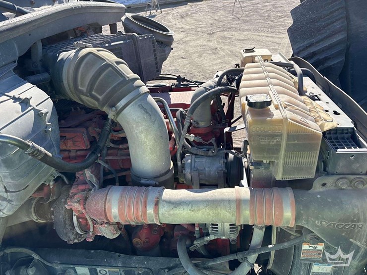 2016-peterbilt-579-image-10