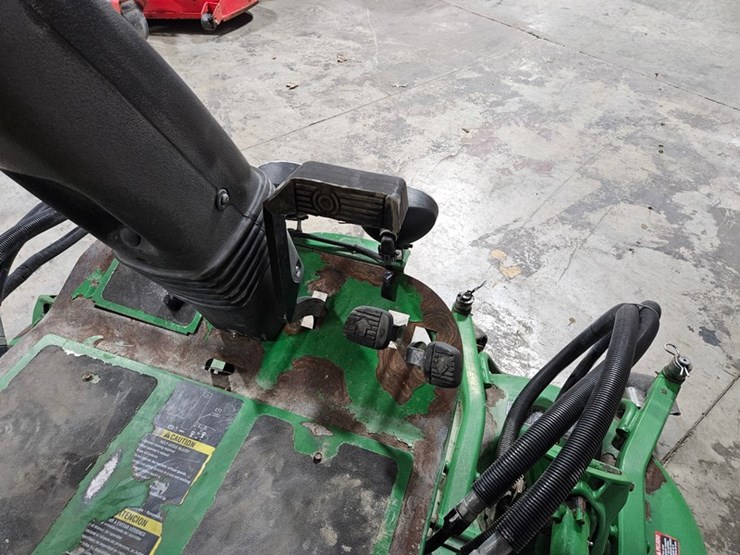 2013-john-deere-7400-image-16