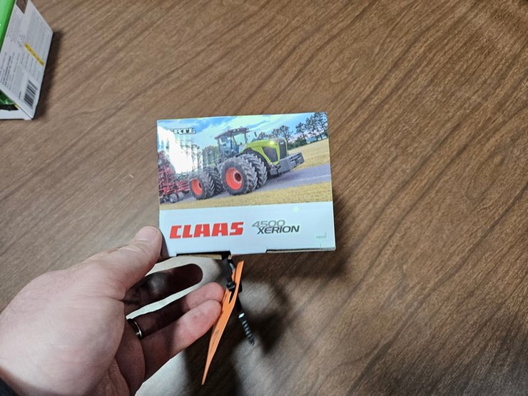 #114-•-1/64-scale-claas-4500-exerion-image-4