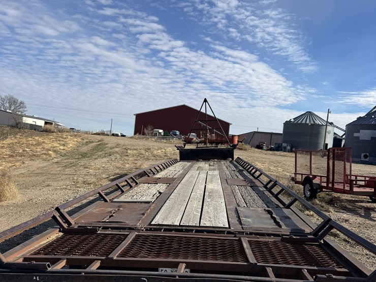 1990-fontaine-48'+-hay-trailer-(30-bales)-image-3