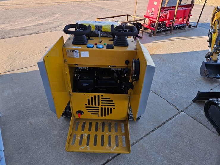 #24-•-2025-ggma-gg385-mini-skid-loader-image-3
