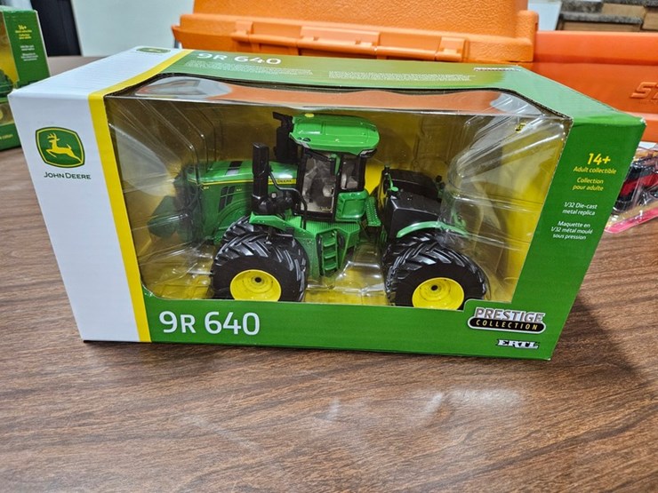 #119-•-1/32-scale-john-deere-9r-640-image-1