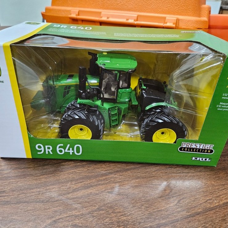 #119 • 1/32 Scale John Deere 9R 640