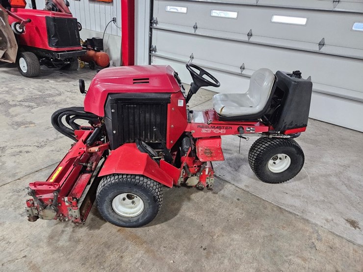 #172-•-toro-2300d-reelmaster-reel-mower-image-2