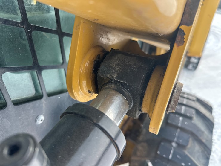 2018-caterpillar-236d-image-16