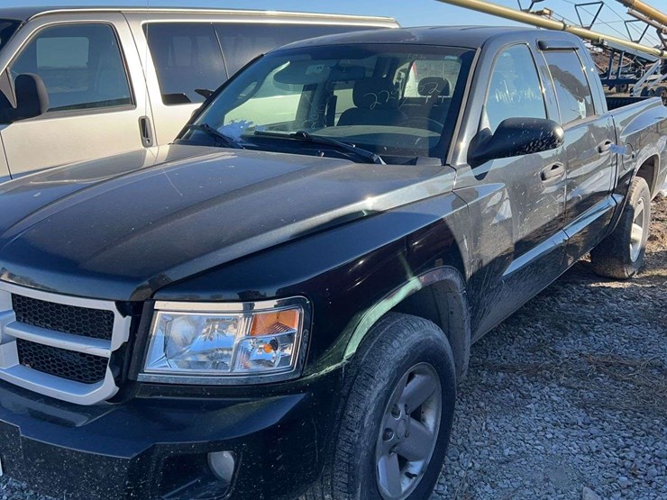 2010-dodge-dakota-image-1