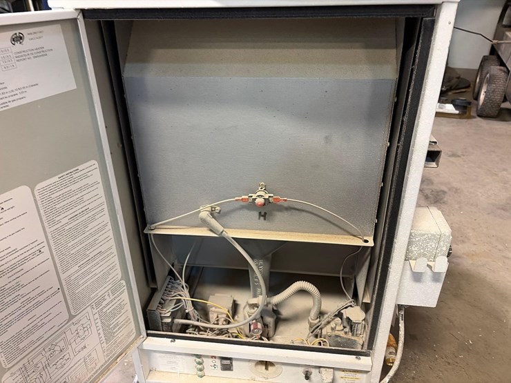 l.b.-white-premier-170-df-portable-heater-image-8