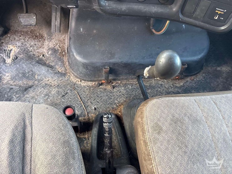 2006-gmc-c6500-crew-cab-chipper-truck-image-17